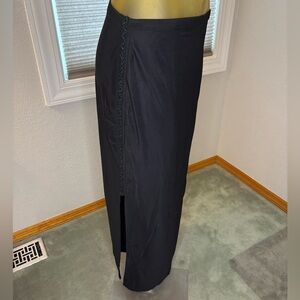 Susan Lawrence Stretchy black mid-length skirt size large